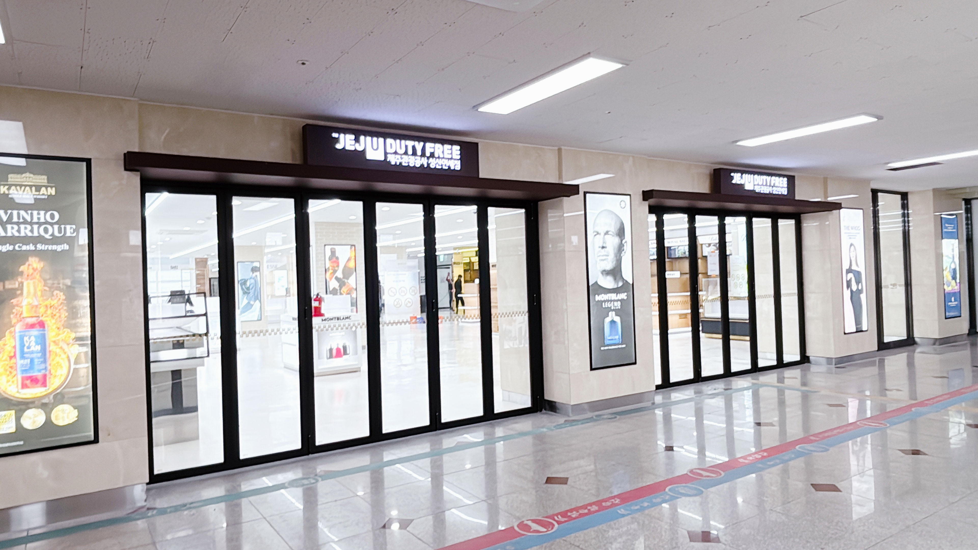 품격있는 매장에서 여유로운 면세 쇼핑! 제주의 관광 랜드마크 중문관광단지 내 제주국제컨벤션센터에 위치한 제주관광공사 중문면세점은 고객만족을 최우선으로 항상 편안한 쇼핑환경을 제공하고자 합니다. 연중무휴 10:00 ~ 19:00. 고객센터 064-780-7700. 제주특별자치도 서귀포시 중문관광로 224 제주국제컨벤션센터 1층